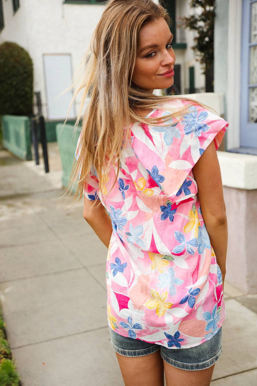 ๐ธ Sunlit Petals V-Neck Top